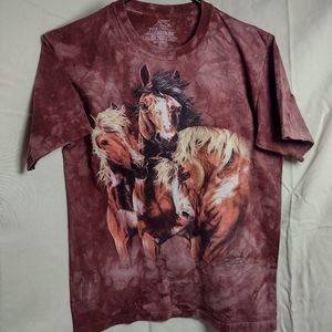 Vintage The Mountain T-shirt Find 8 Horses